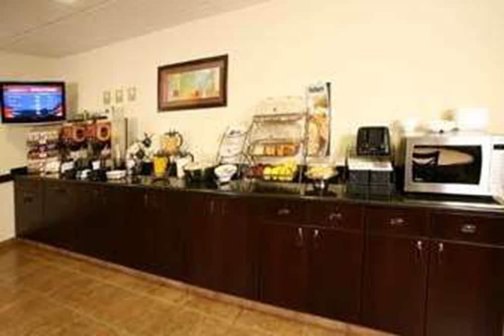 Microtel Inn And Suites By Wyndham Toluca Exterior foto