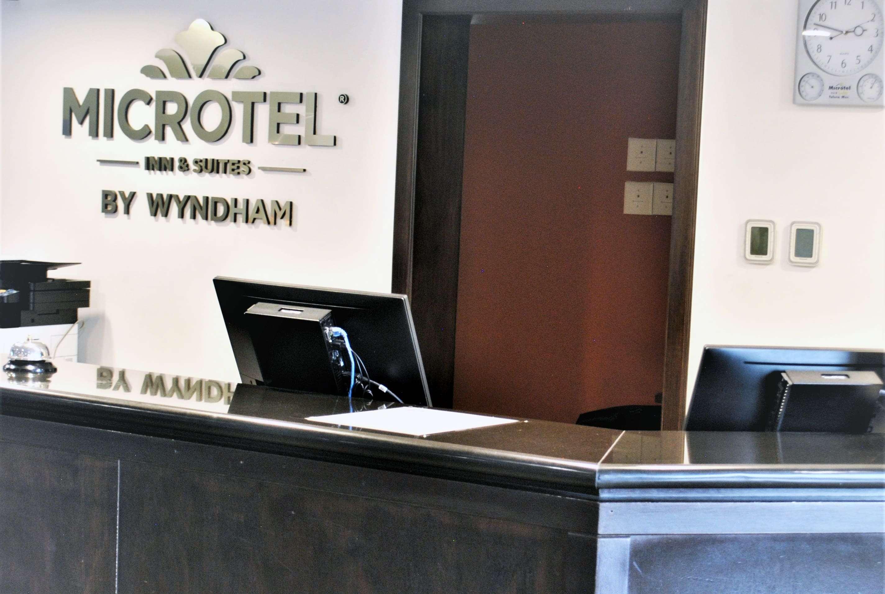 Microtel Inn And Suites By Wyndham Toluca Exterior foto