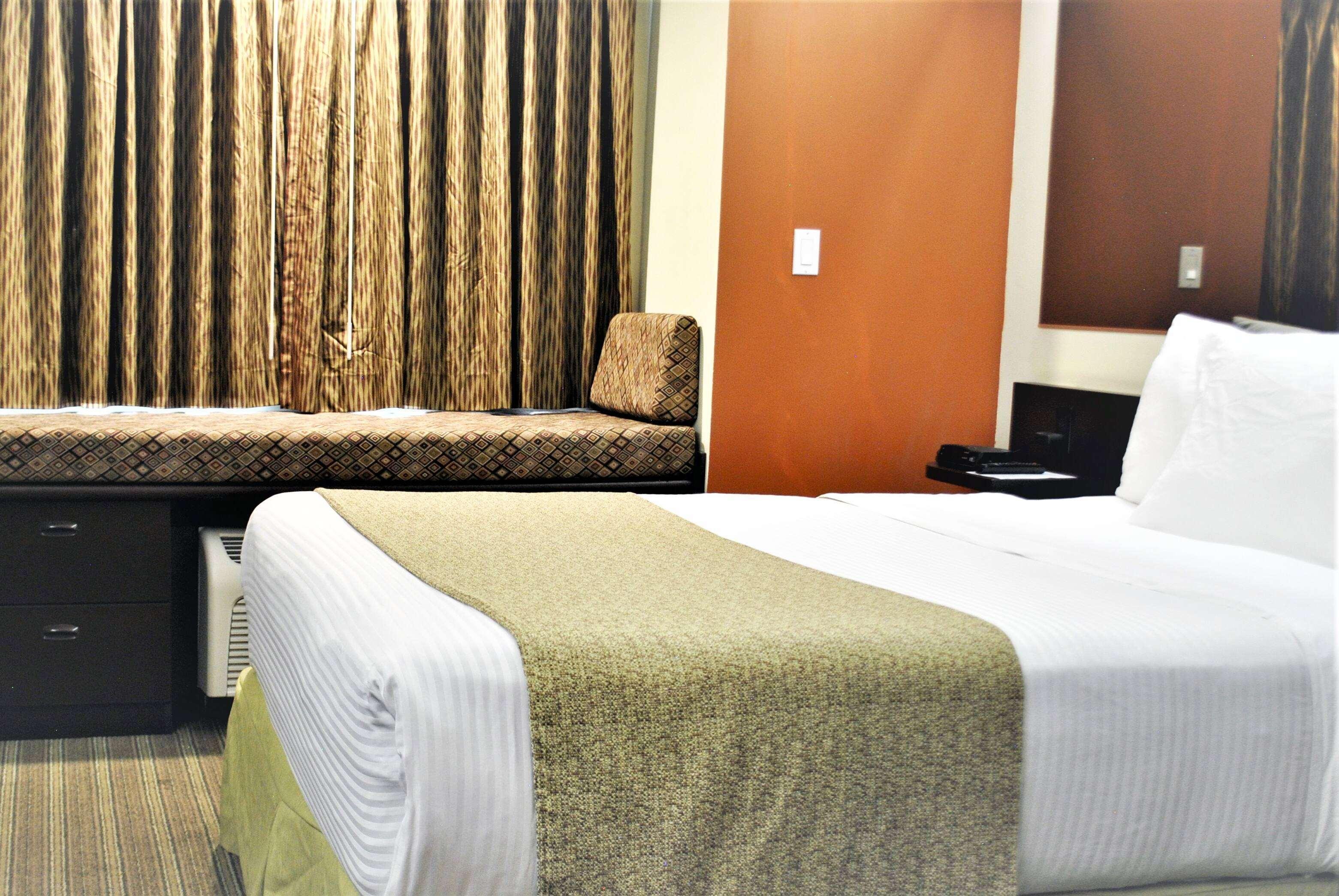 Microtel Inn And Suites By Wyndham Toluca Exterior foto